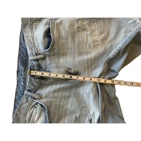 Old Navy Light Wash Distressed Frayed Hem Denim Shorts Size 36 - Picture 13 of 14
